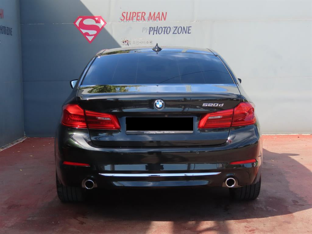 BMW 5-Series — photo 04