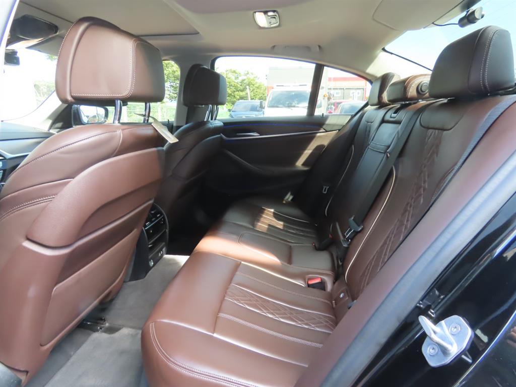 BMW 5-Series — photo 06