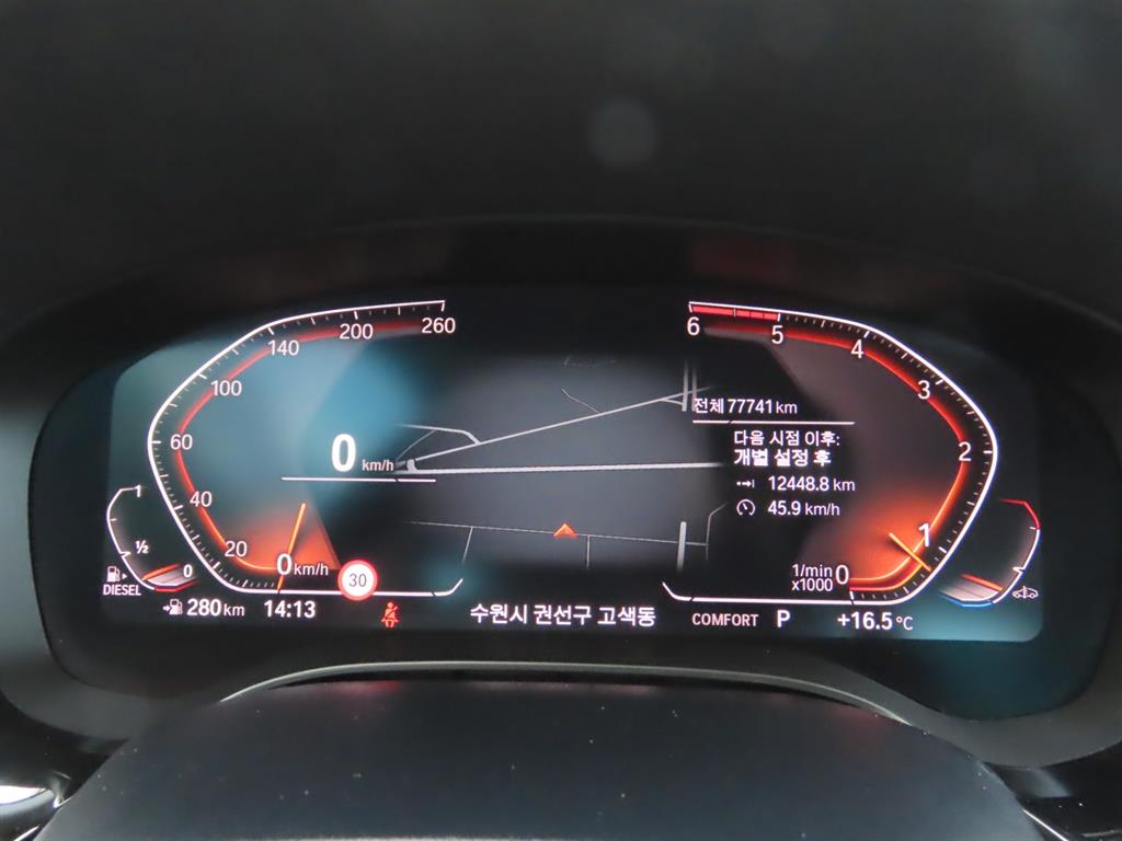 BMW 5-Series — photo 09
