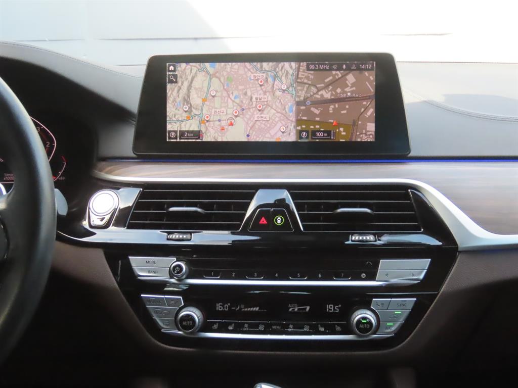 BMW 5-Series — photo 11