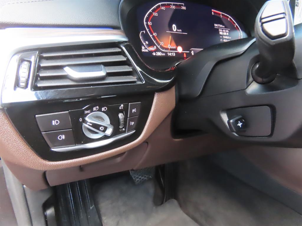 BMW 5-Series — photo 14