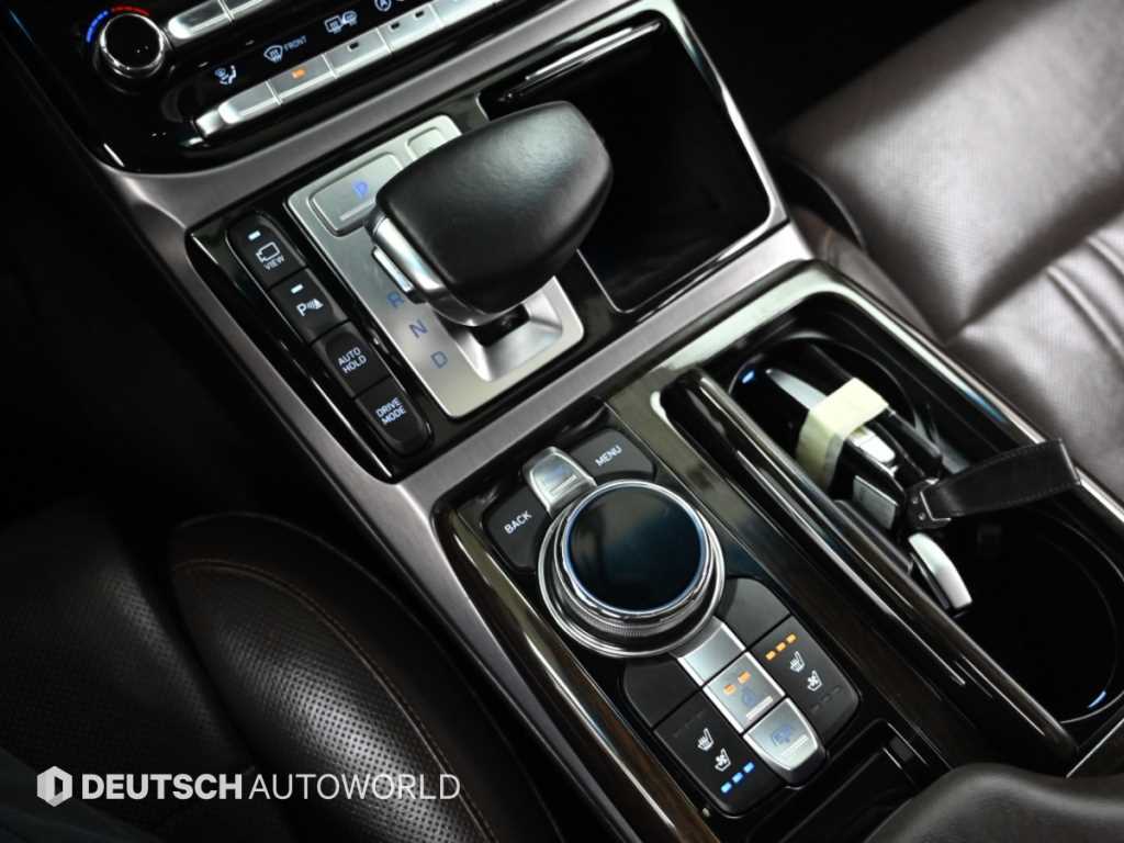 Genesis EQ900 — photo 09