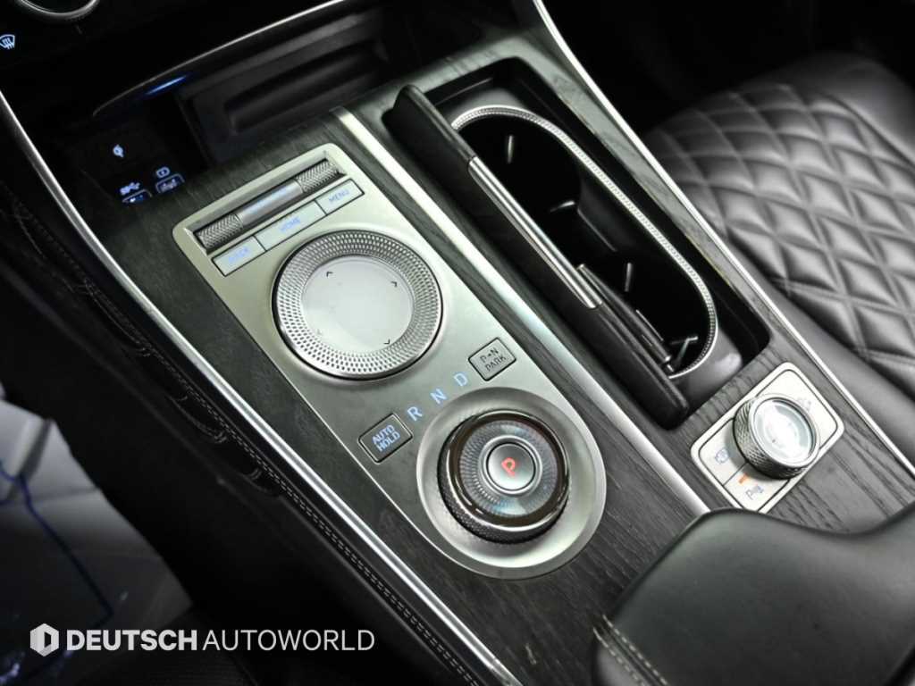 Genesis GV80 — photo 09