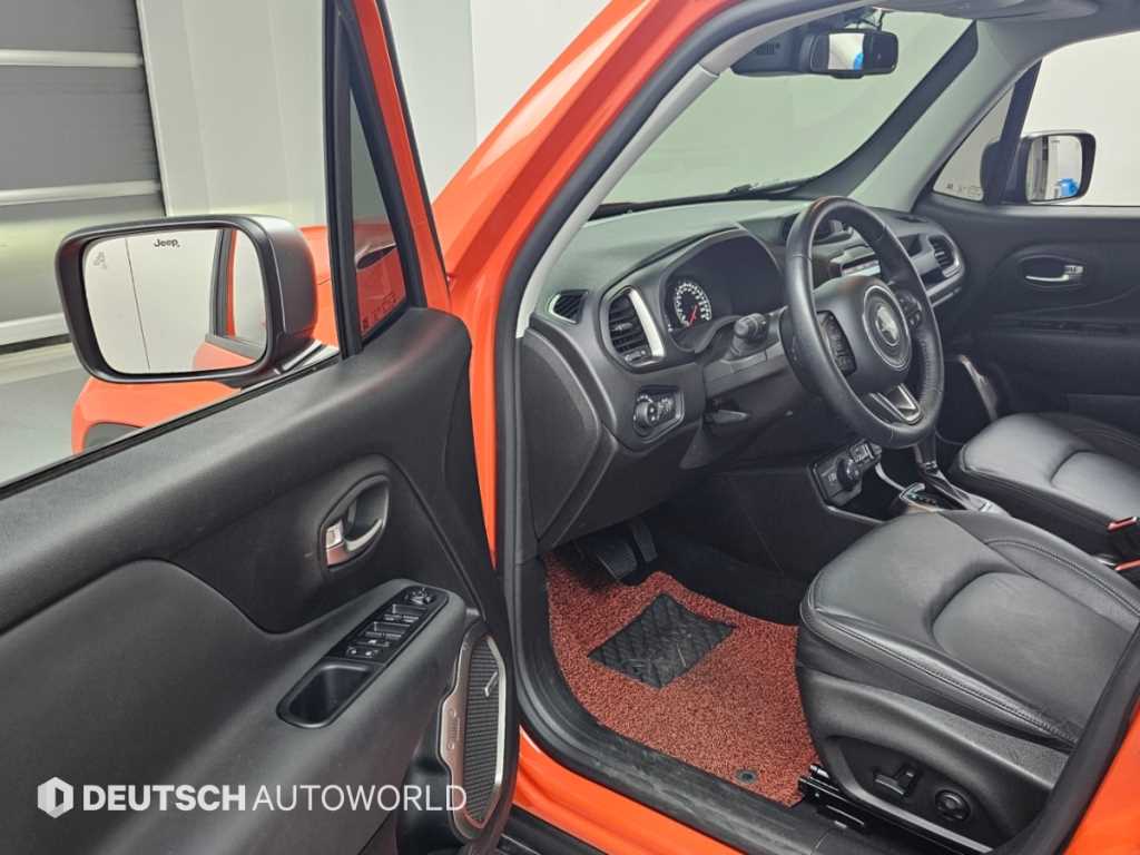 Jeep Renegade — photo 11