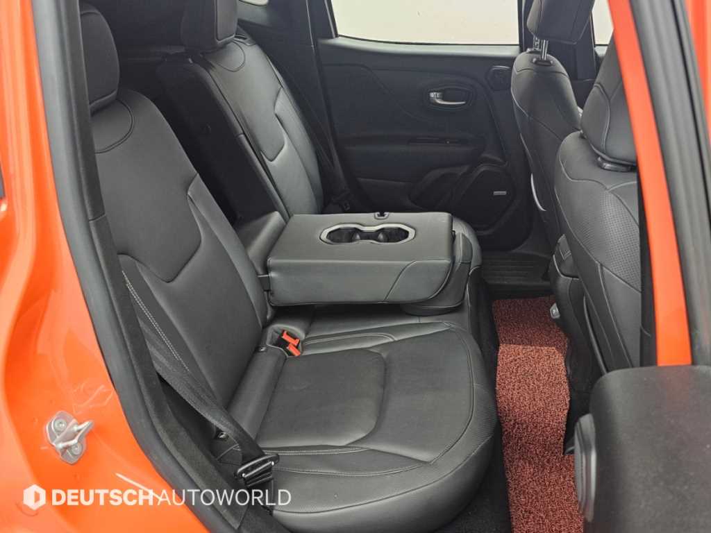 Jeep Renegade — photo 12