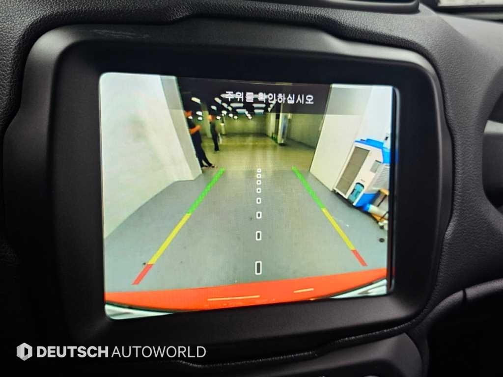 Jeep Renegade — photo 15