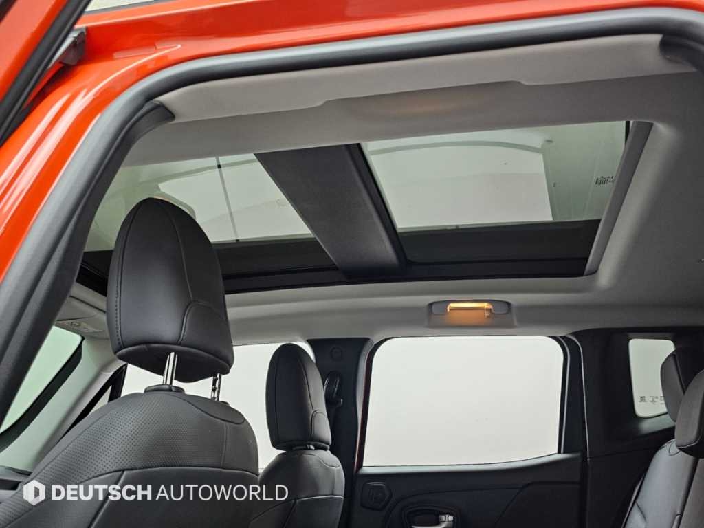 Jeep Renegade — photo 18