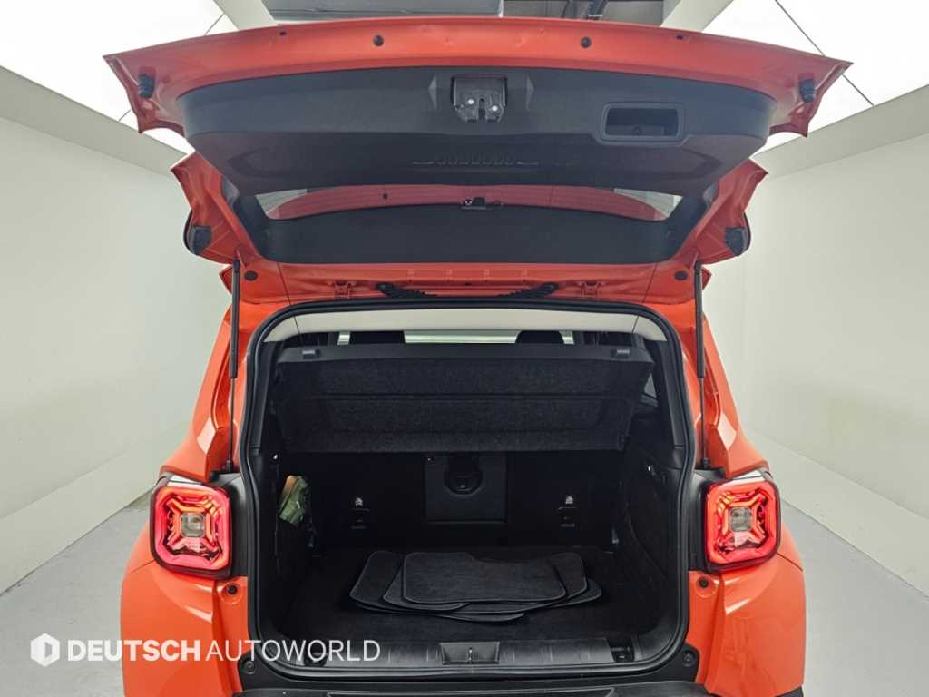 Jeep Renegade — photo 19