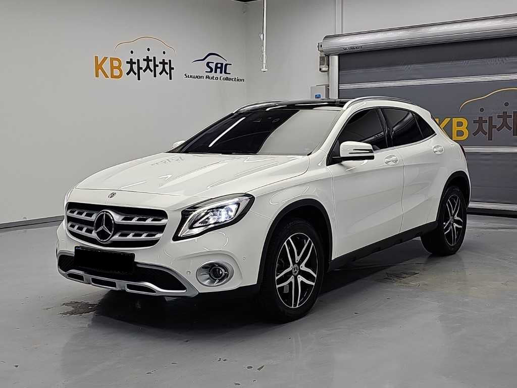 Mercedes-Benz GLA-Class — photo 01