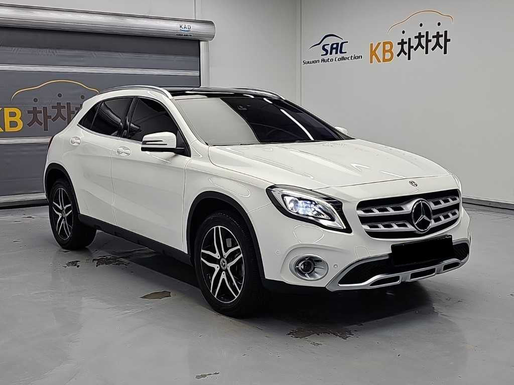 Mercedes-Benz GLA-Class — photo 04
