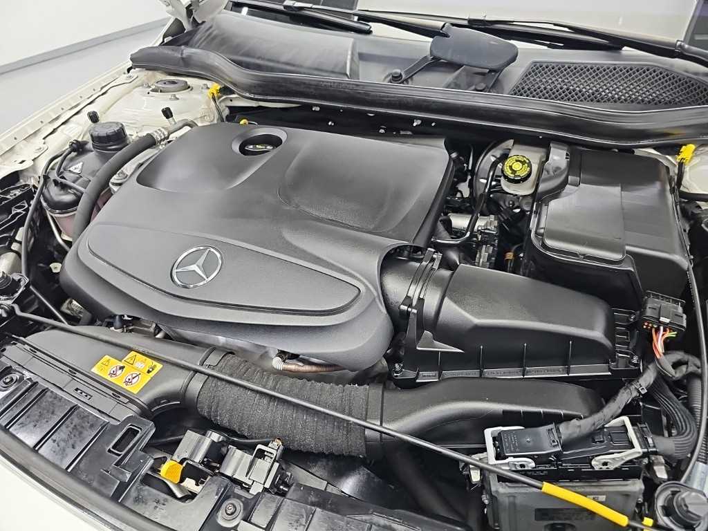 Mercedes-Benz GLA-Class — photo 05