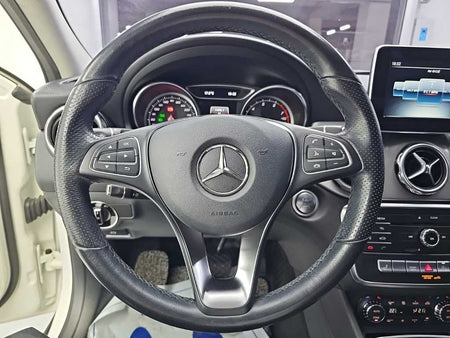 Mercedes-Benz GLA-Class — photo 09