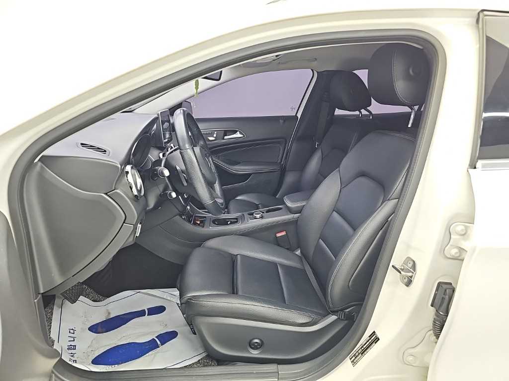 Mercedes-Benz GLA-Class — photo 11