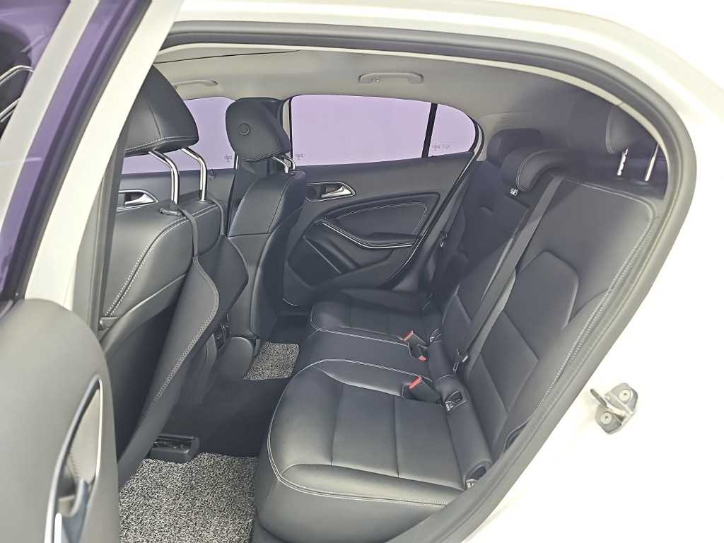 Mercedes-Benz GLA-Class — photo 12