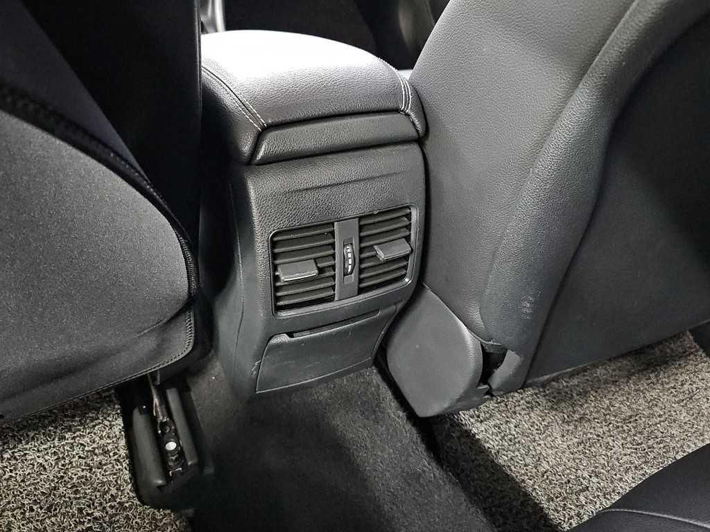 Mercedes-Benz GLA-Class — photo 13