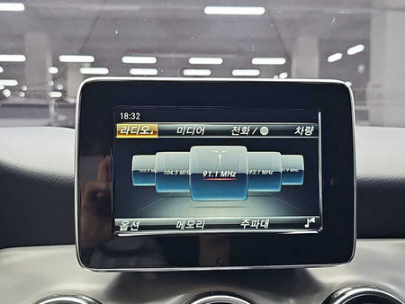 Mercedes-Benz GLA-Class — photo 15
