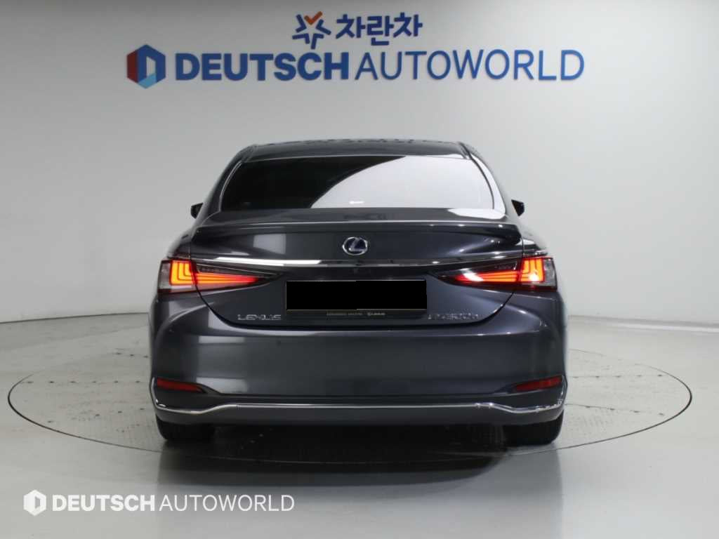 Lexus ES — photo 04