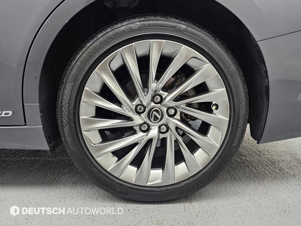 Lexus ES — photo 05