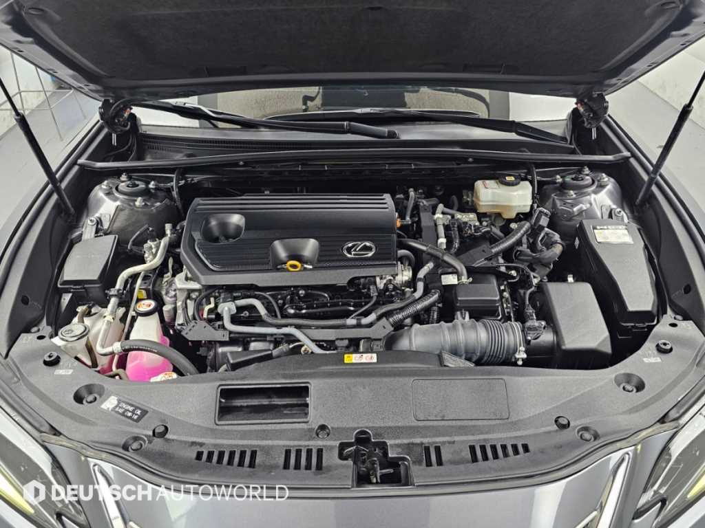 Lexus ES — photo 06