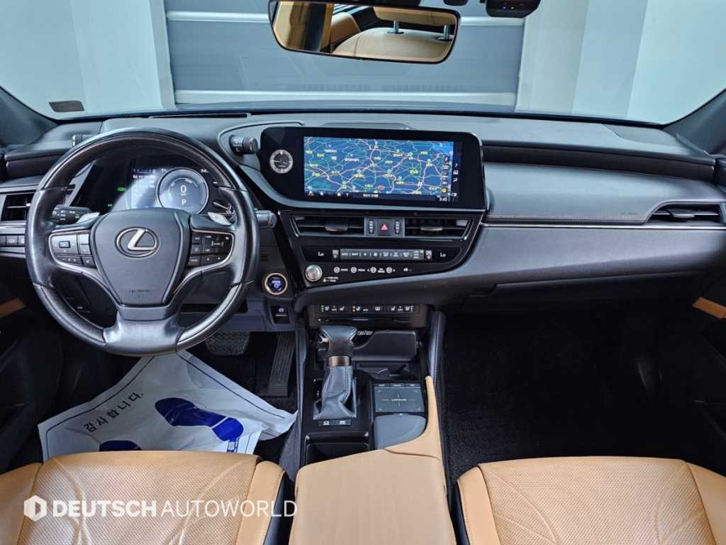 Lexus ES — photo 07