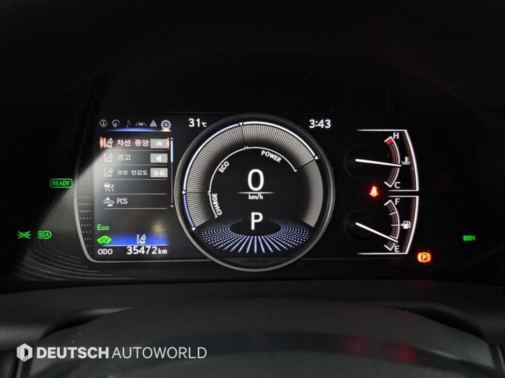 Lexus ES — photo 08