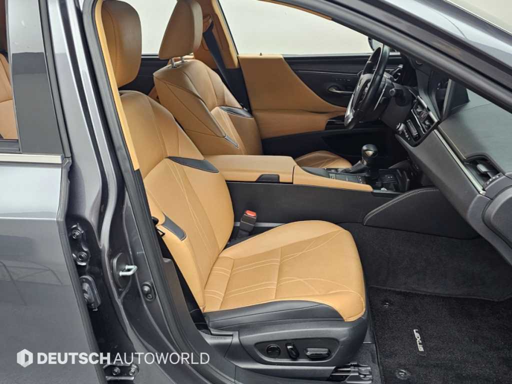 Lexus ES — photo 10