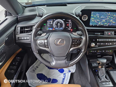 Lexus ES — photo 13