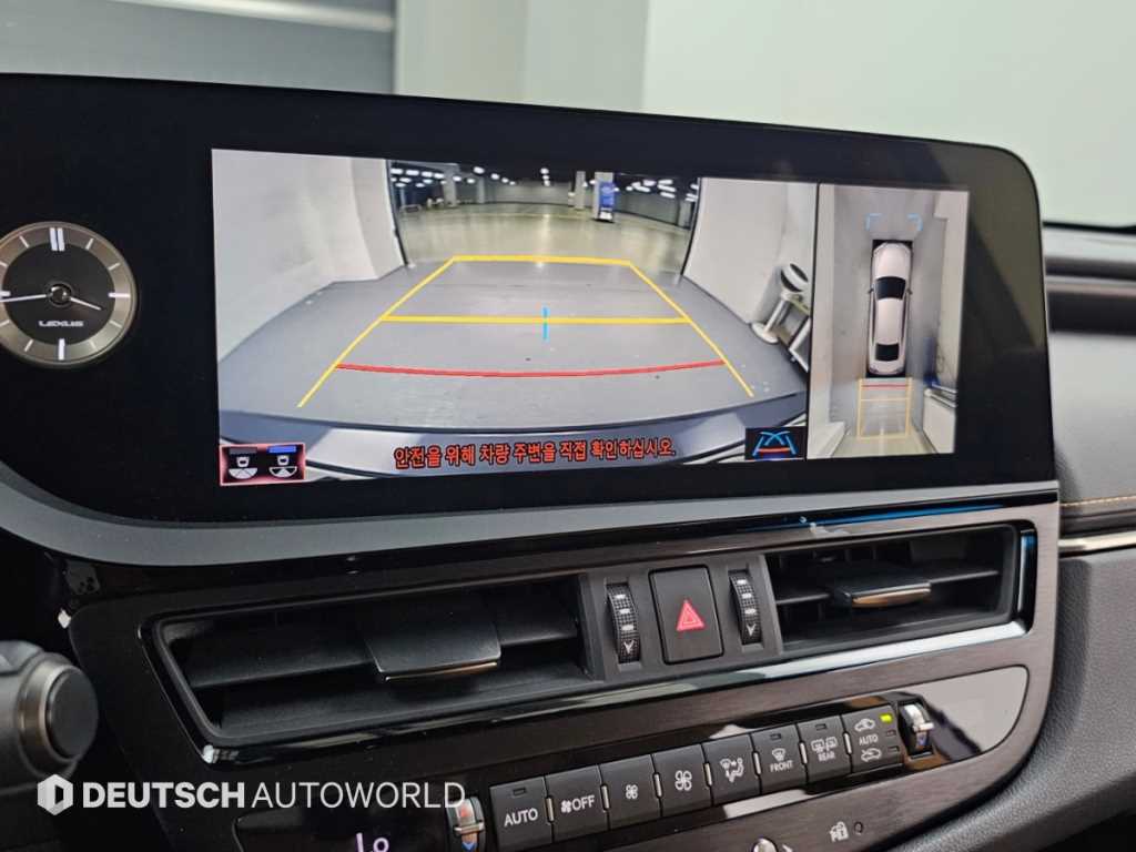 Lexus ES — photo 15