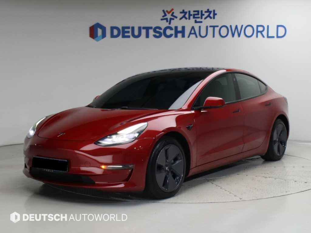 Tesla Model 3 — photo 01