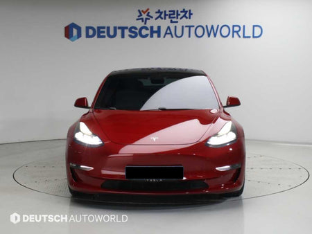Tesla Model 3 — photo 03