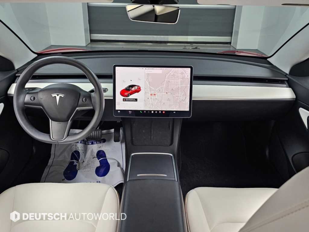 Tesla Model 3 — photo 07