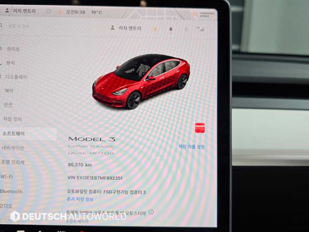 Tesla Model 3 — photo 08