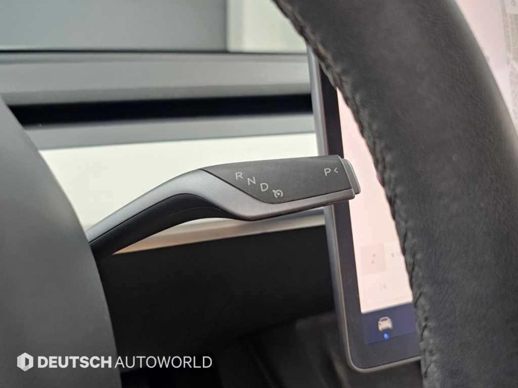 Tesla Model 3 — photo 09