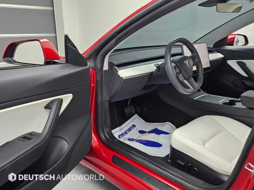 Tesla Model 3 — photo 11