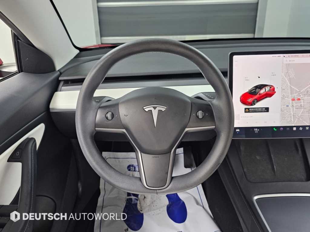Tesla Model 3 — photo 13
