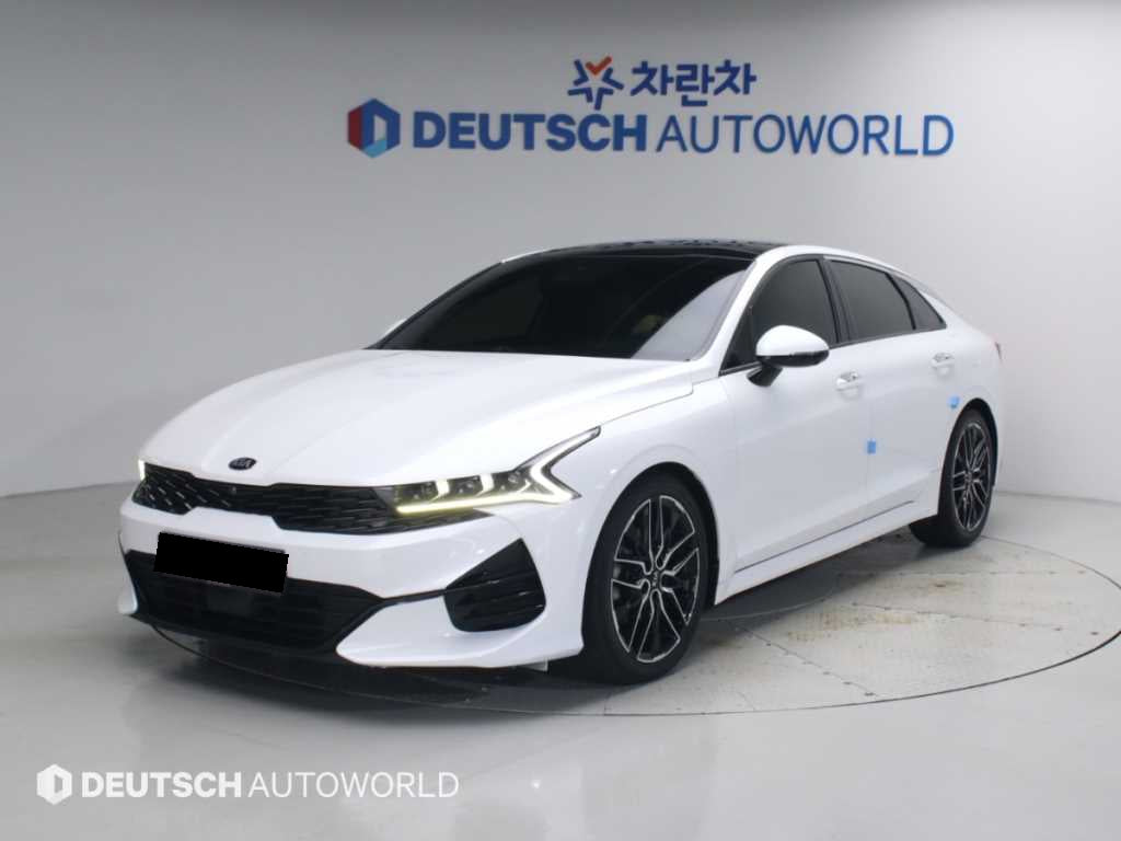 Kia K5 — photo 01