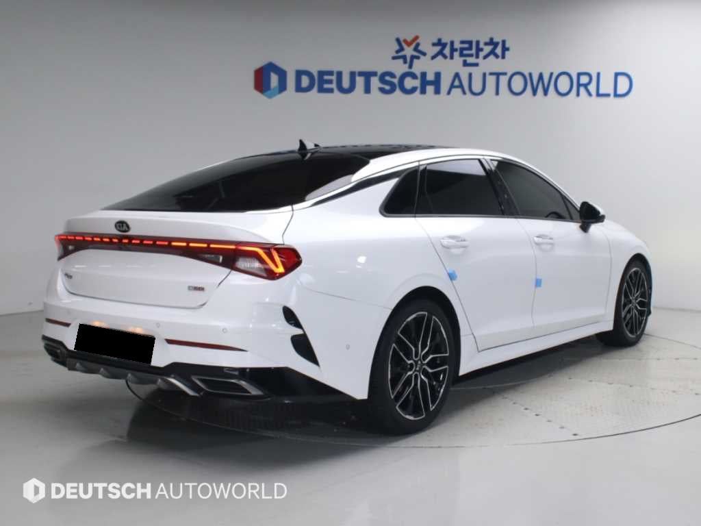 Kia K5 — photo 02