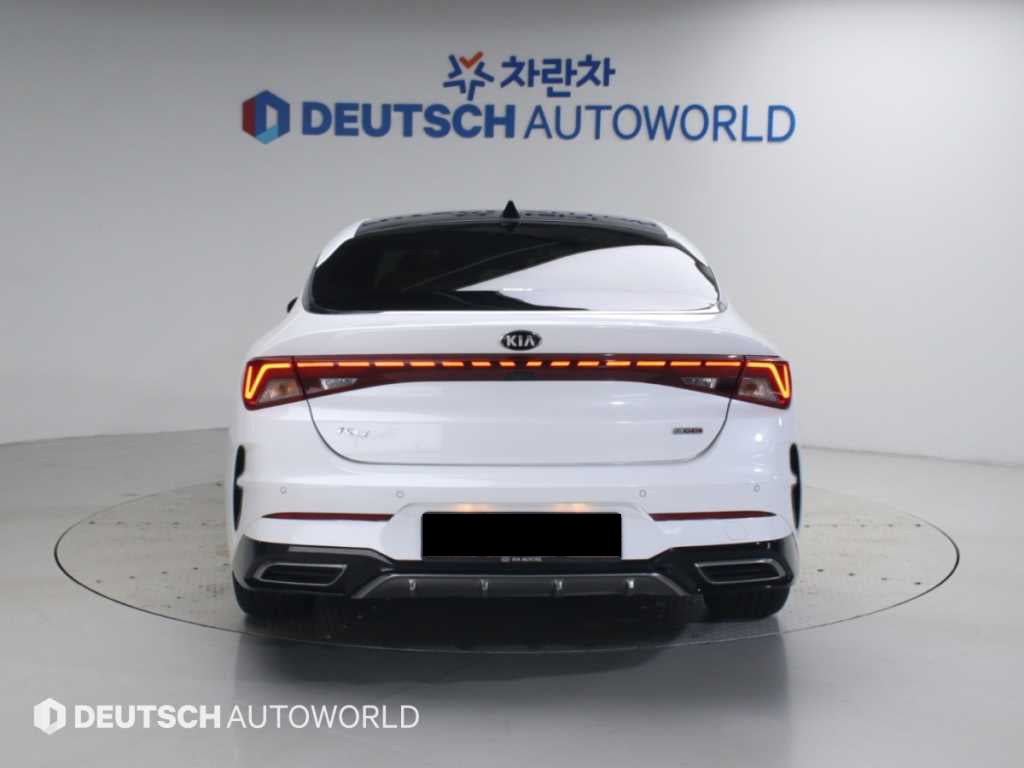 Kia K5 — photo 04