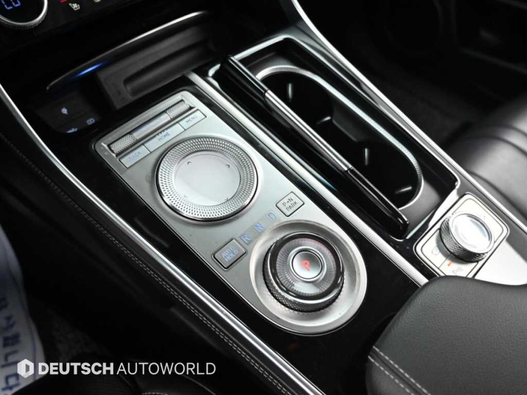 Genesis GV80 — photo 09