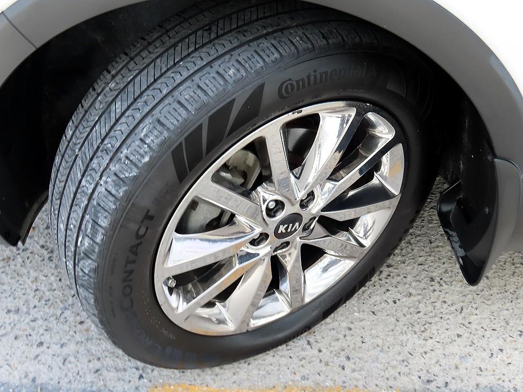 Kia Sorento — photo 20
