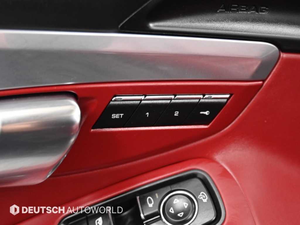 Porsche 718 — photo 12