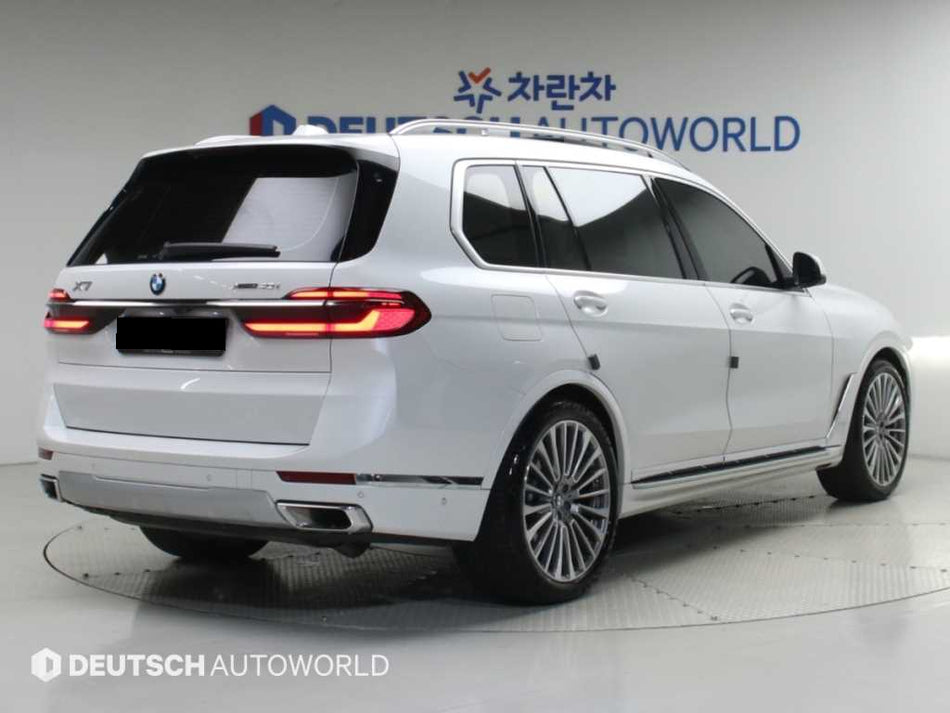 BMW X7 — photo 02