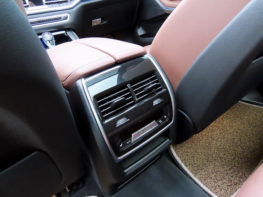 BMW X5 — photo 15
