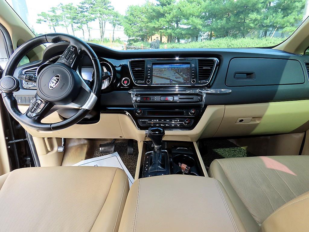 Kia Carnival — photo 08