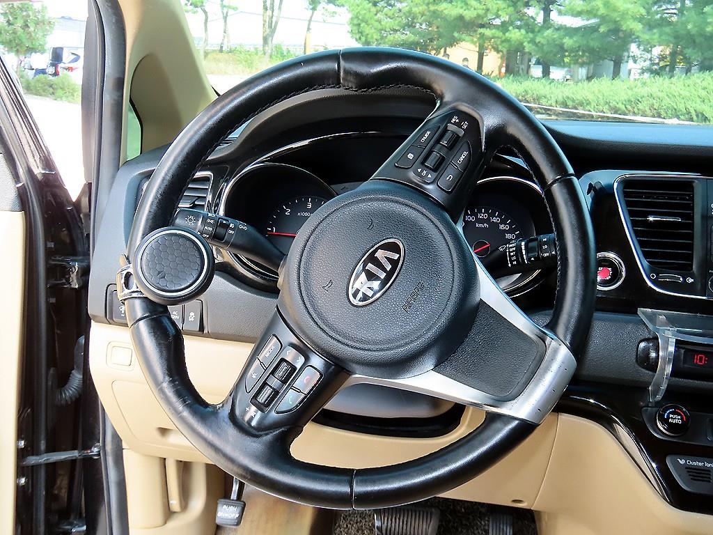 Kia Carnival — photo 09