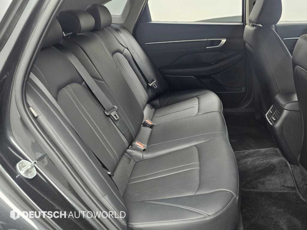 Hyundai Sonata — photo 12