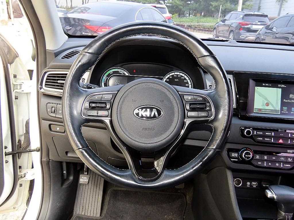 Kia Niro — photo 08