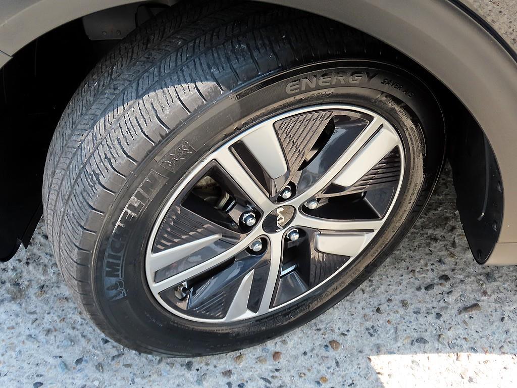 Kia Niro — photo 20