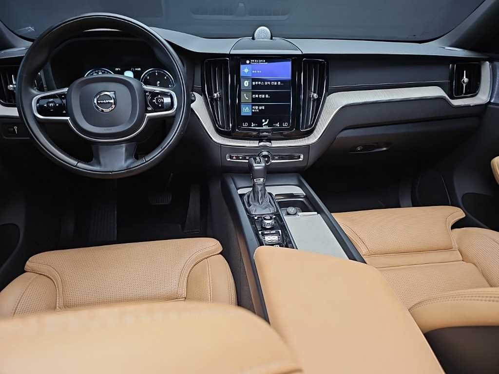Volvo XC60 — photo 07