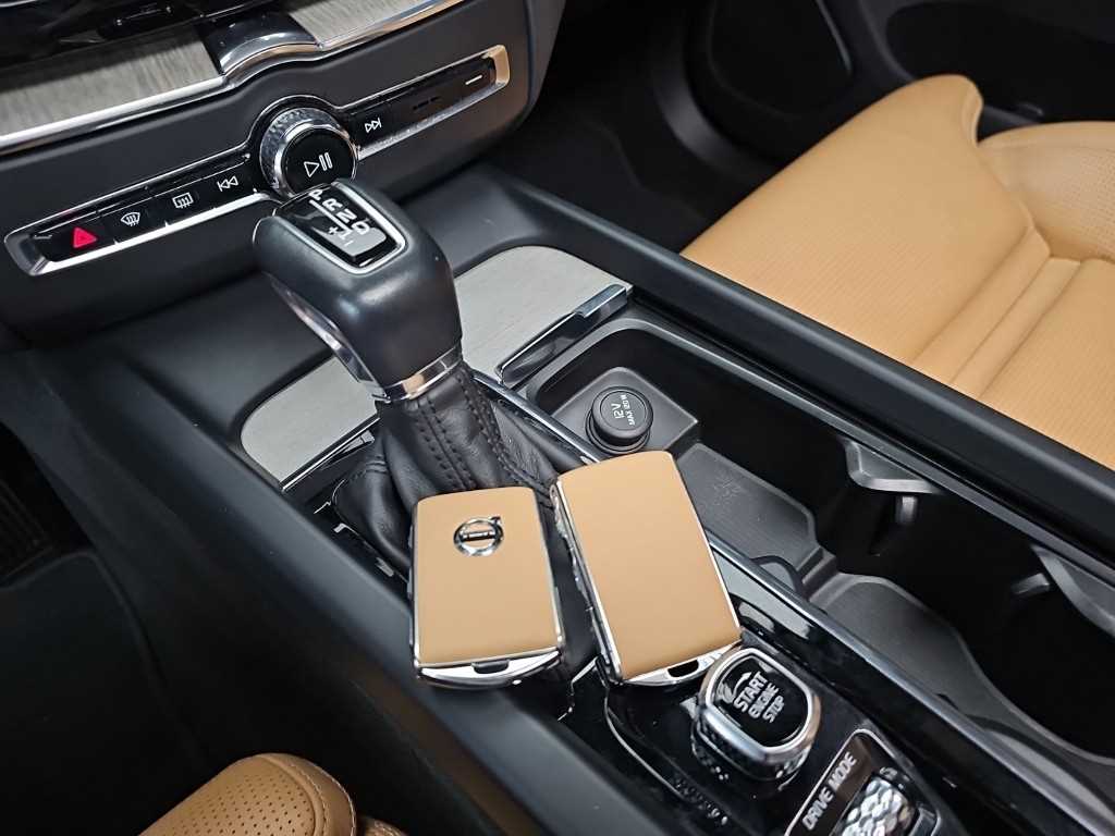 Volvo XC60 — photo 08